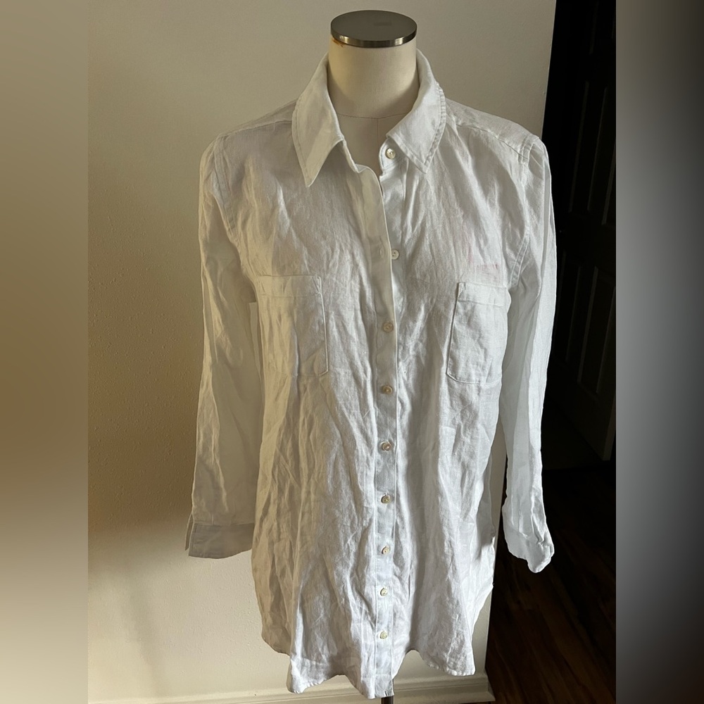 NWT - M - LILLY PULITZER - White Button-Up Shirt